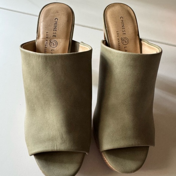 Chinese Laundry Khaki Block Heel Platform Mules - Picture 4 of 7
